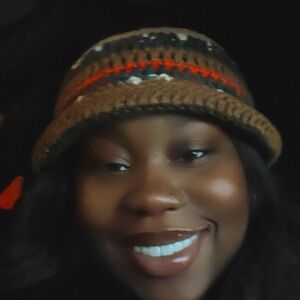 Meet your Posher, Alexia